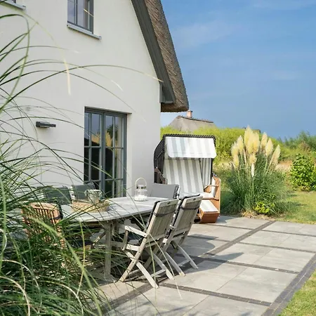 Thatched Coastal Gem With Sauna & Fireplace Ferienhaus Groß Schwansee