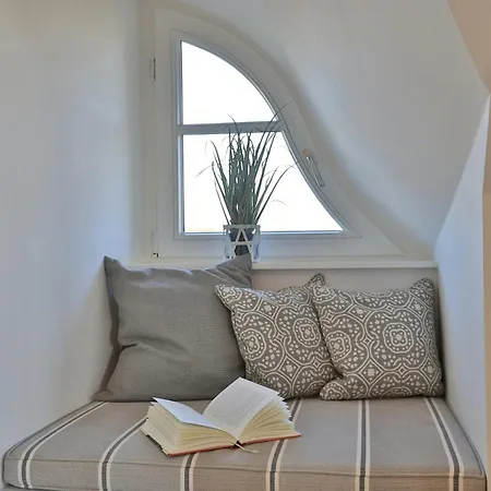 Ferienhaus Thatched Coastal Gem With Sauna & Fireplace Groß Schwansee
