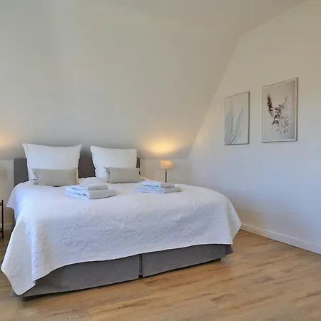 Thatched Coastal Gem With Sauna & Fireplace Groß Schwansee