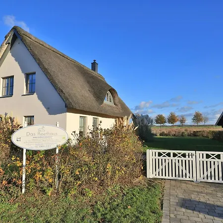 Thatched Coastal Gem With Sauna & Fireplace Ferienhaus Groß Schwansee