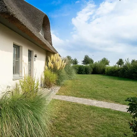 Thatched Coastal Gem With Sauna & Fireplace Ferienhaus Groß Schwansee